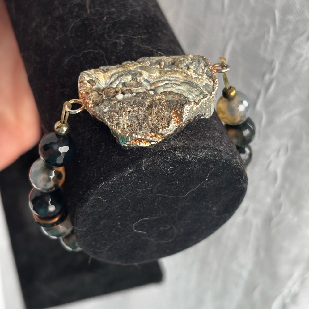 Handcrafted Gray and Gold Druzy bracelet with Black and grey Beads - Picture 3 of 4